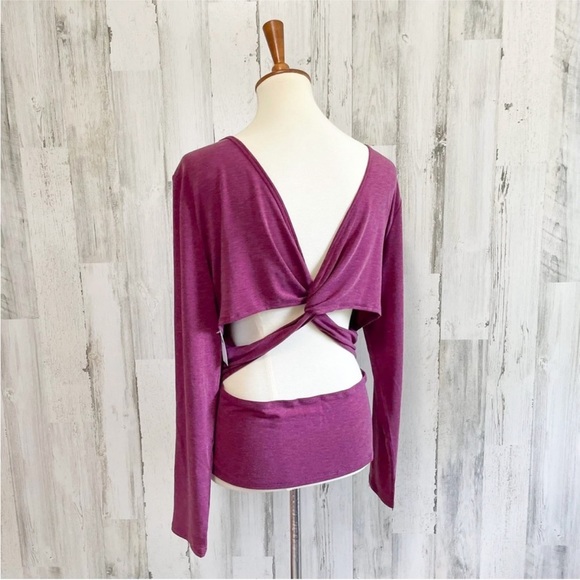 NWT GapFit Breathe Open Back Twist T-Shirt- navy blue - Picture 2 of 6